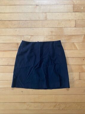 Classic Black Women's Mini Skirt - Sleek Everyday Style
